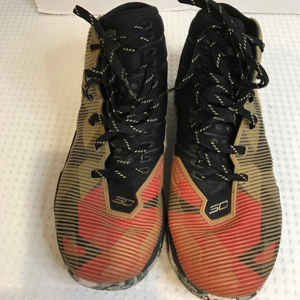 UNDER ARMOUR STEPH CURRY 2.5 GOLD MENS BASKETBALL SHOE SIZE 9.5 - Picture 2 of 8
